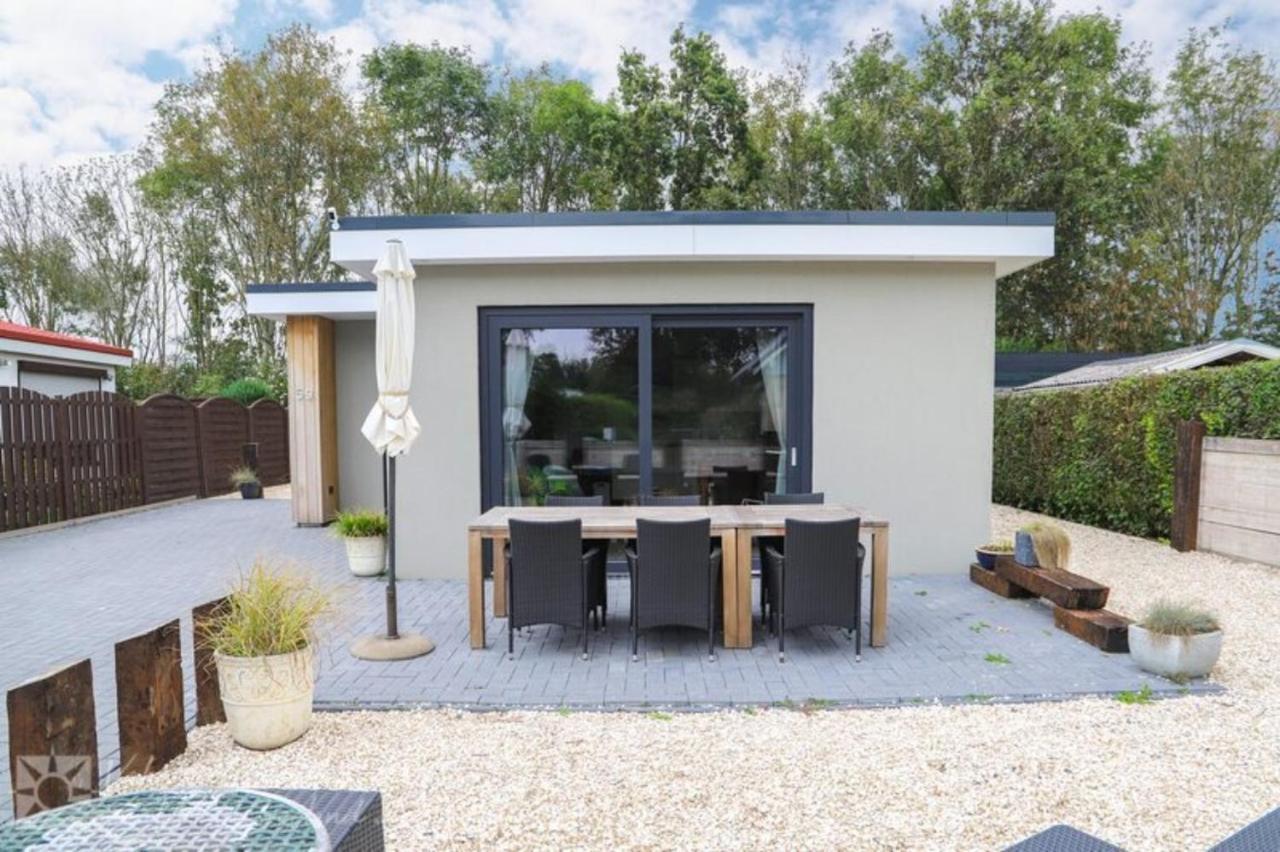 Stijlvol Ingerichte Bungalow In Baarland Kültér fotó